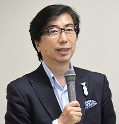 講師